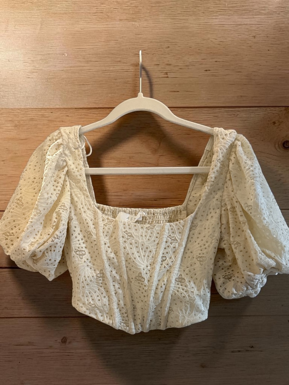 Astr Cream Eyelet Lace Puff-Sleeve Crop Top